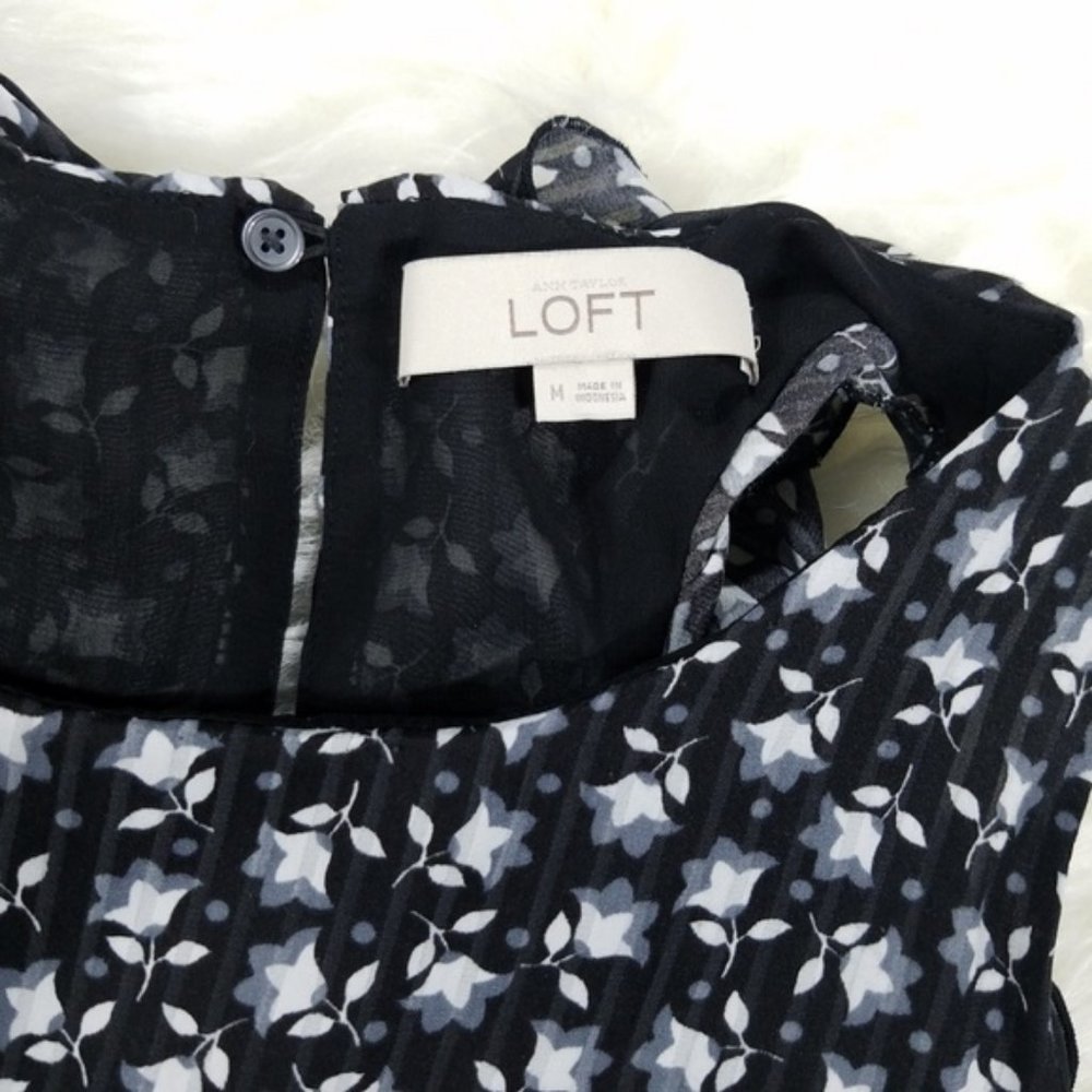 LOFT Floral Ruffle Back Shell Top - Picture 5 of 6